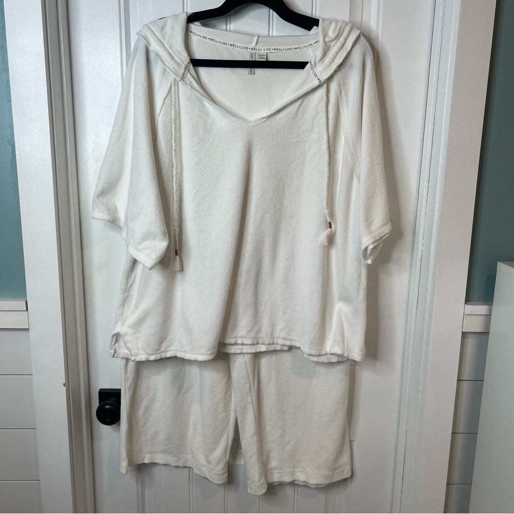 Live Well Lounge‎ Cozy White Hooded Terry Cloth Capri Length Set. Size 18/20W.